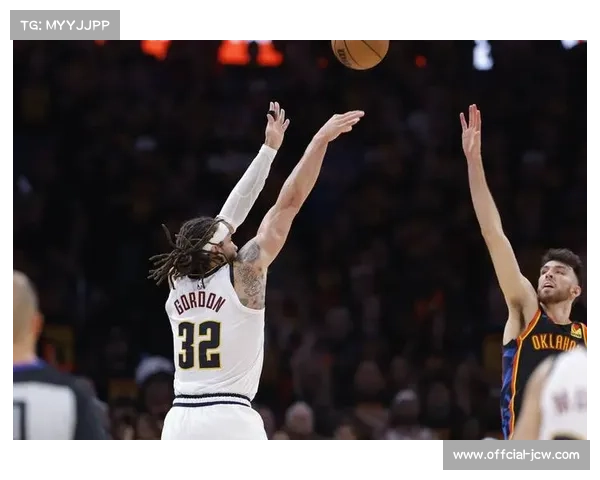 雷霆新秀霍姆格伦赛前加练三分，本赛季远投命中率提升至39%