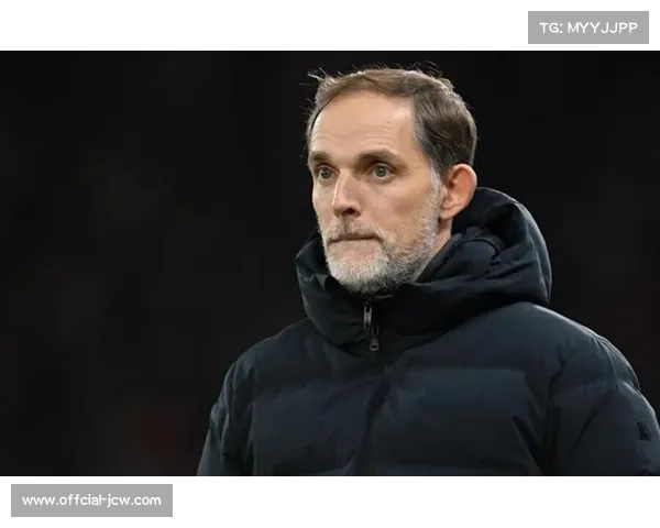 斯图加特主帅赫内斯场边沉思,双线作战压力显现 斯图加特主帅赫内斯场边沉思,双线作战压力显现